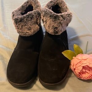 NWOB Khombu Women's Jessica Ankle Boots Faux Fur, Black, size 10M